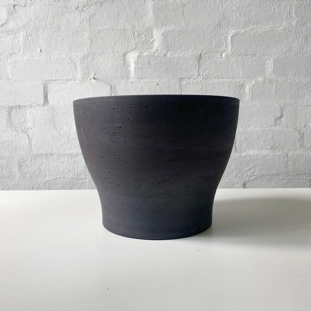 Wave Concrete Pot-Black-32cm