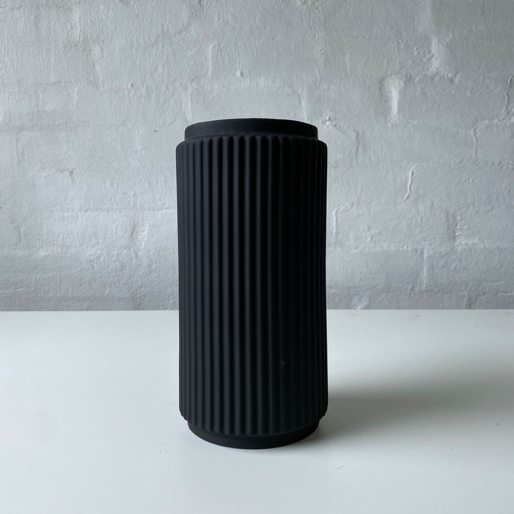 Evelyn Vase-Black